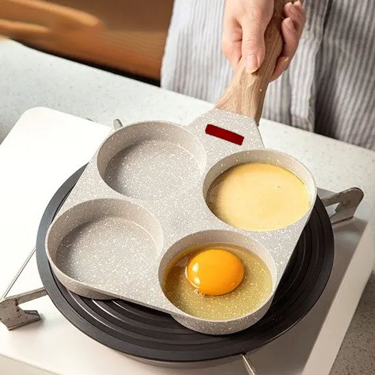 Crêpière avec manche en bois