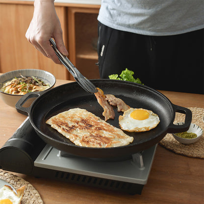 crepiere homme cuit bacon oeuf