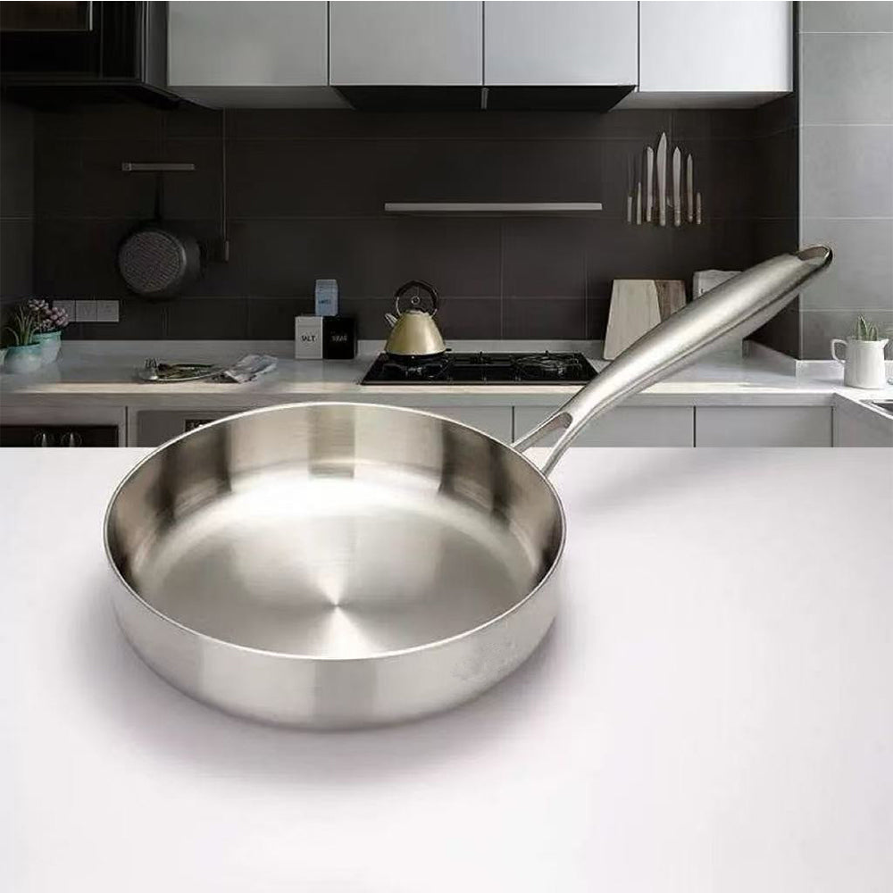 poele inox apercu dans cuisine